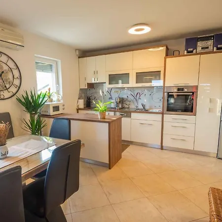 Holiday home In - Kranjska Krain 45723 *